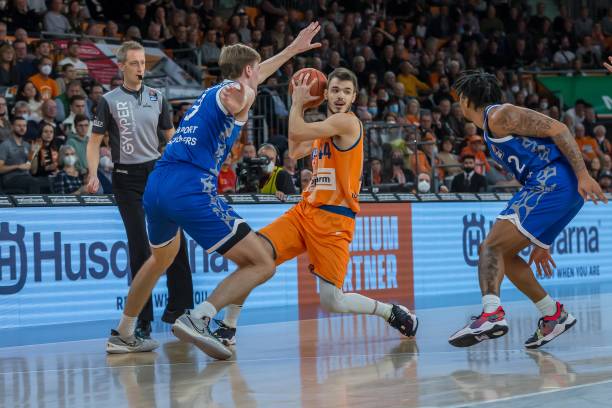 部分年轻球 部分年轻球