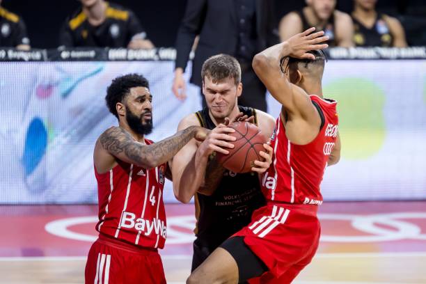 冲撞裁判 冲撞裁判